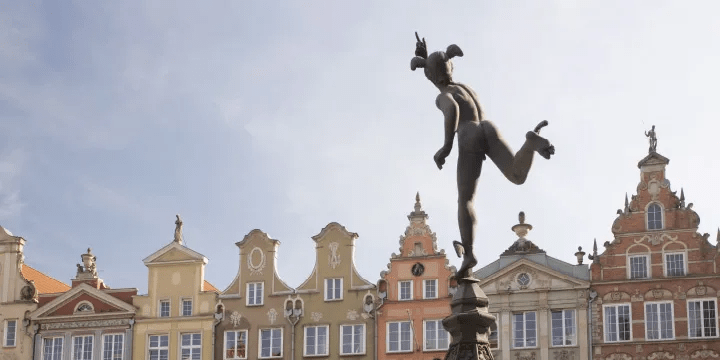 statue in front of the houses of Gdansk in Poland