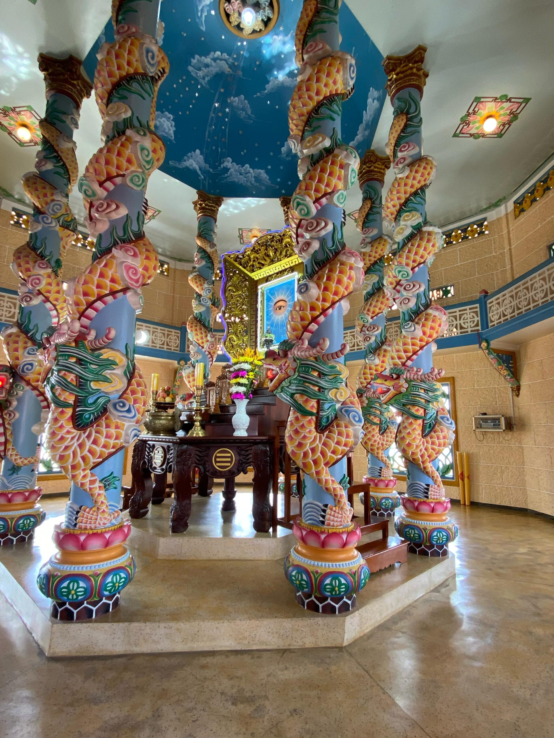 Cai Dai Temple interior