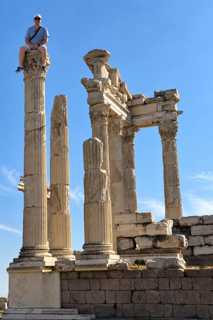 On the pillars of Athen's ruins